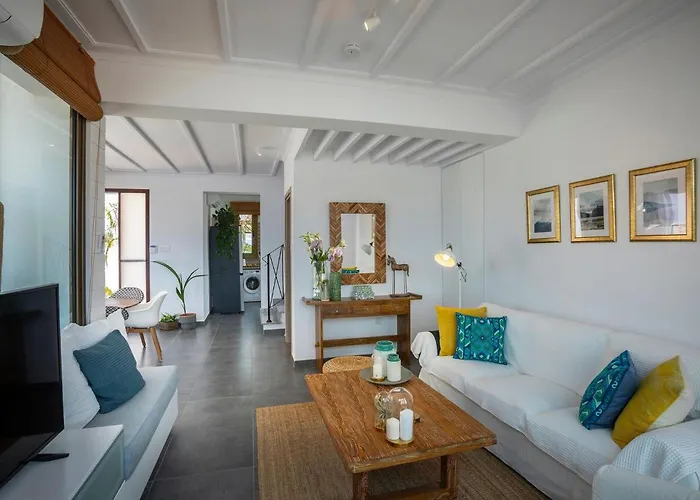 Extraordinary Leone 3 Bedrooms Private Outdoor Pool Vila Protaras