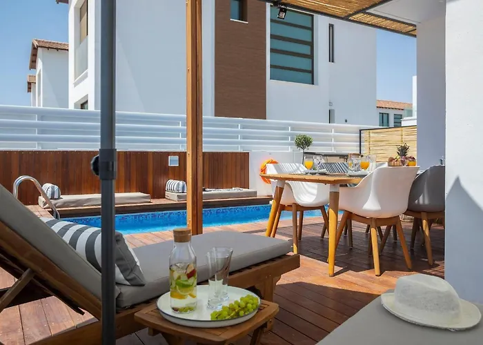 Vila Extraordinary Leone 3 Bedrooms Private Outdoor Pool *