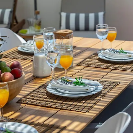 فيلة Extraordinary Leone 3 Bedrooms Private Outdoor Pool Furnished Sun Terrace Shaded Furnished Terrace Private Garden ,