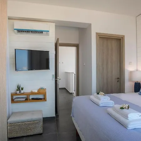 Extraordinary Leone 3 Bedrooms Private Outdoor Pool Furnished Sun Terrace Shaded Furnished Terrace Private Garden , فيلة *
