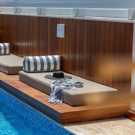 Вилла Extraordinary Leone 3 Bedrooms Private Outdoor Pool Протарас