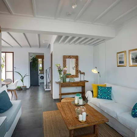 Extraordinary Leone 3 Bedrooms Private Outdoor Pool Furnished Sun Terrace Shaded Furnished Terrace Private Garden , فيلة بروتاراس
