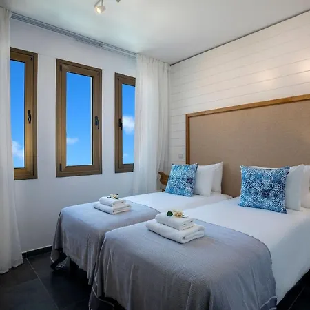 Extraordinary Leone 3 Bedrooms Private Outdoor Pool Furnished Sun Terrace Shaded Furnished Terrace Private Garden , Βίλα Πρωταράς