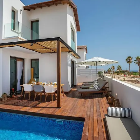 Extraordinary Leone 3 Bedrooms Private Outdoor Pool Furnished Sun Terrace Shaded Furnished Terrace Private Garden , Villa *