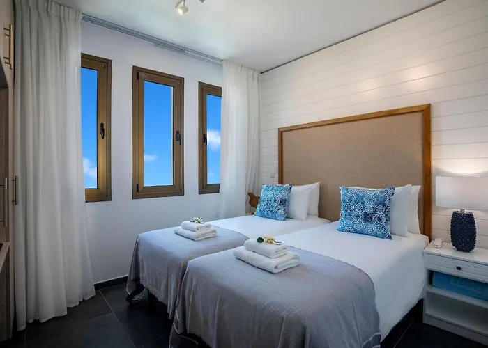 Extraordinary Leone 3 Bedrooms Private Outdoor Pool ヴィラ プロタラス