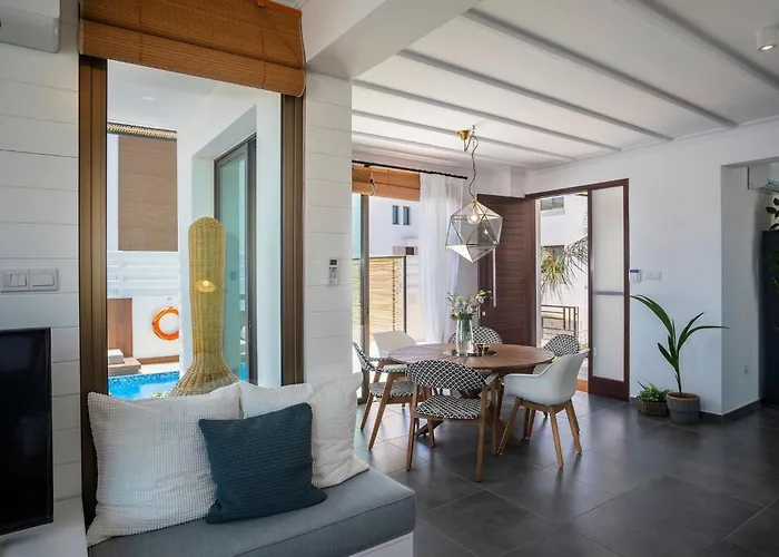 Extraordinary Leone 3 Bedrooms Private Outdoor Pool * プロタラス