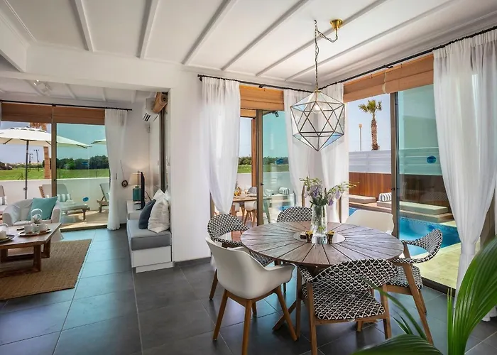 Extraordinary Leone 3 Bedrooms Private Outdoor Pool ヴィラ